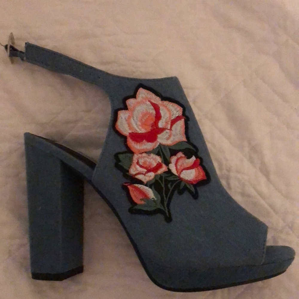 Embroidered block heel mule